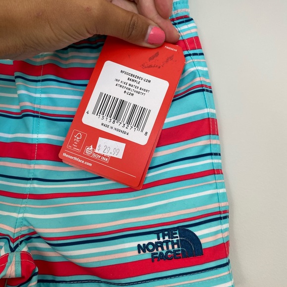 NEW North Face Infant Striped Water Shorts 6-12M - Picture 3 of 5